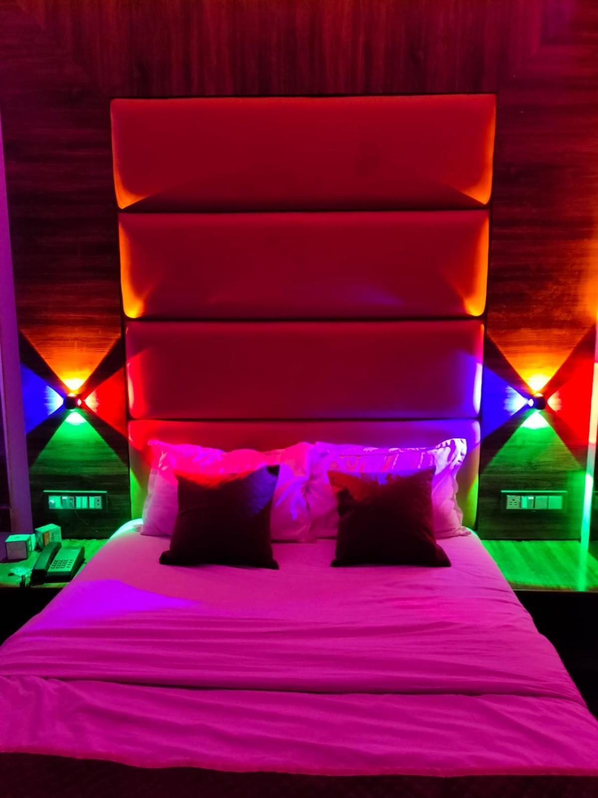 Hotel Blue Wellington - Near Mumbai Airport מראה חיצוני תמונה