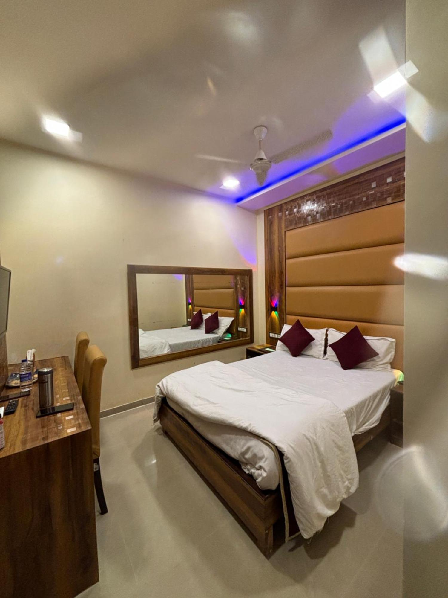 Hotel Blue Wellington - Near Mumbai Airport מראה חיצוני תמונה