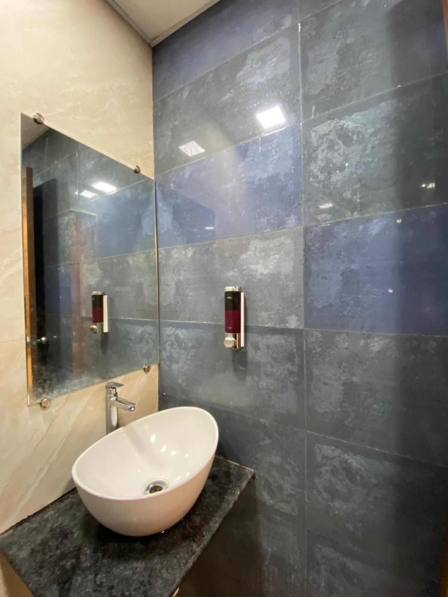Hotel Blue Wellington - Near Mumbai Airport מראה חיצוני תמונה