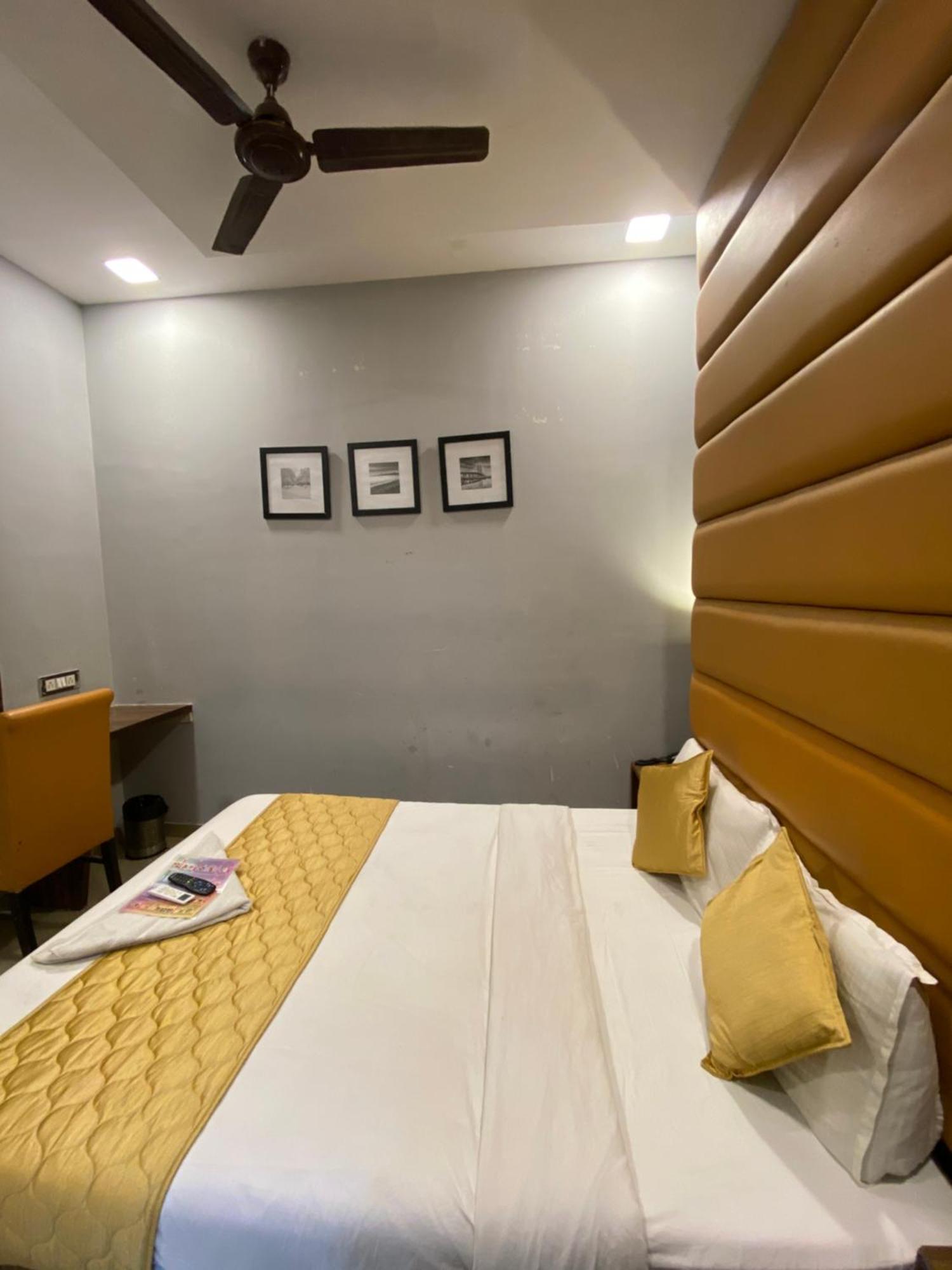 Hotel Blue Wellington - Near Mumbai Airport מראה חיצוני תמונה