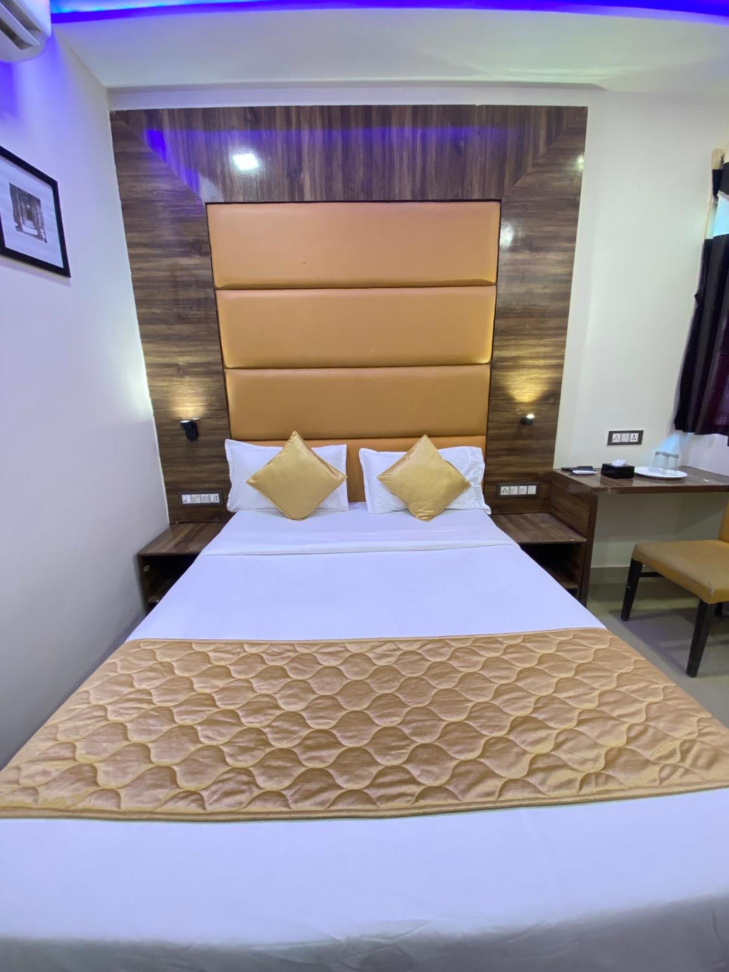 Hotel Blue Wellington - Near Mumbai Airport מראה חיצוני תמונה