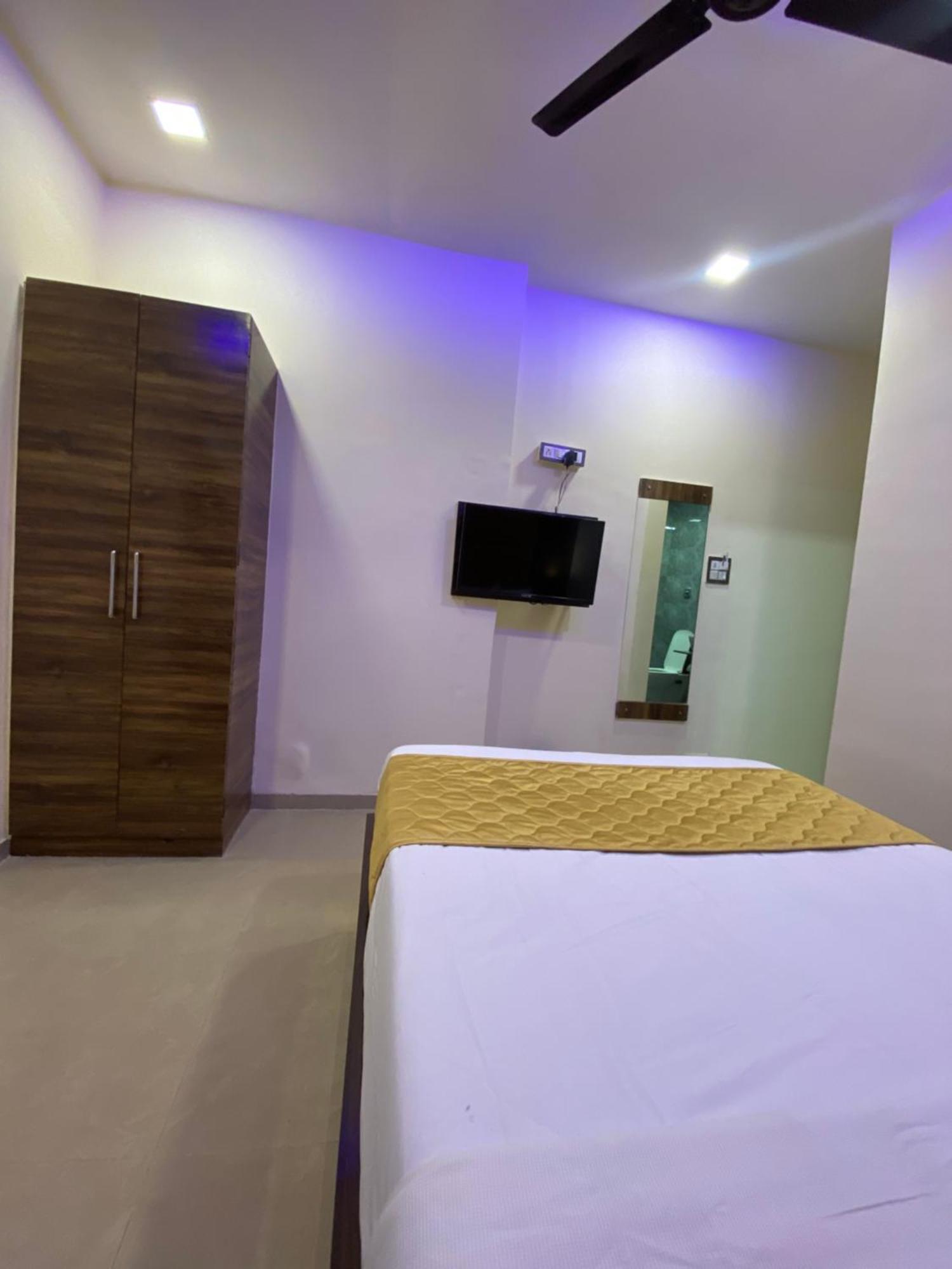 Hotel Blue Wellington - Near Mumbai Airport מראה חיצוני תמונה