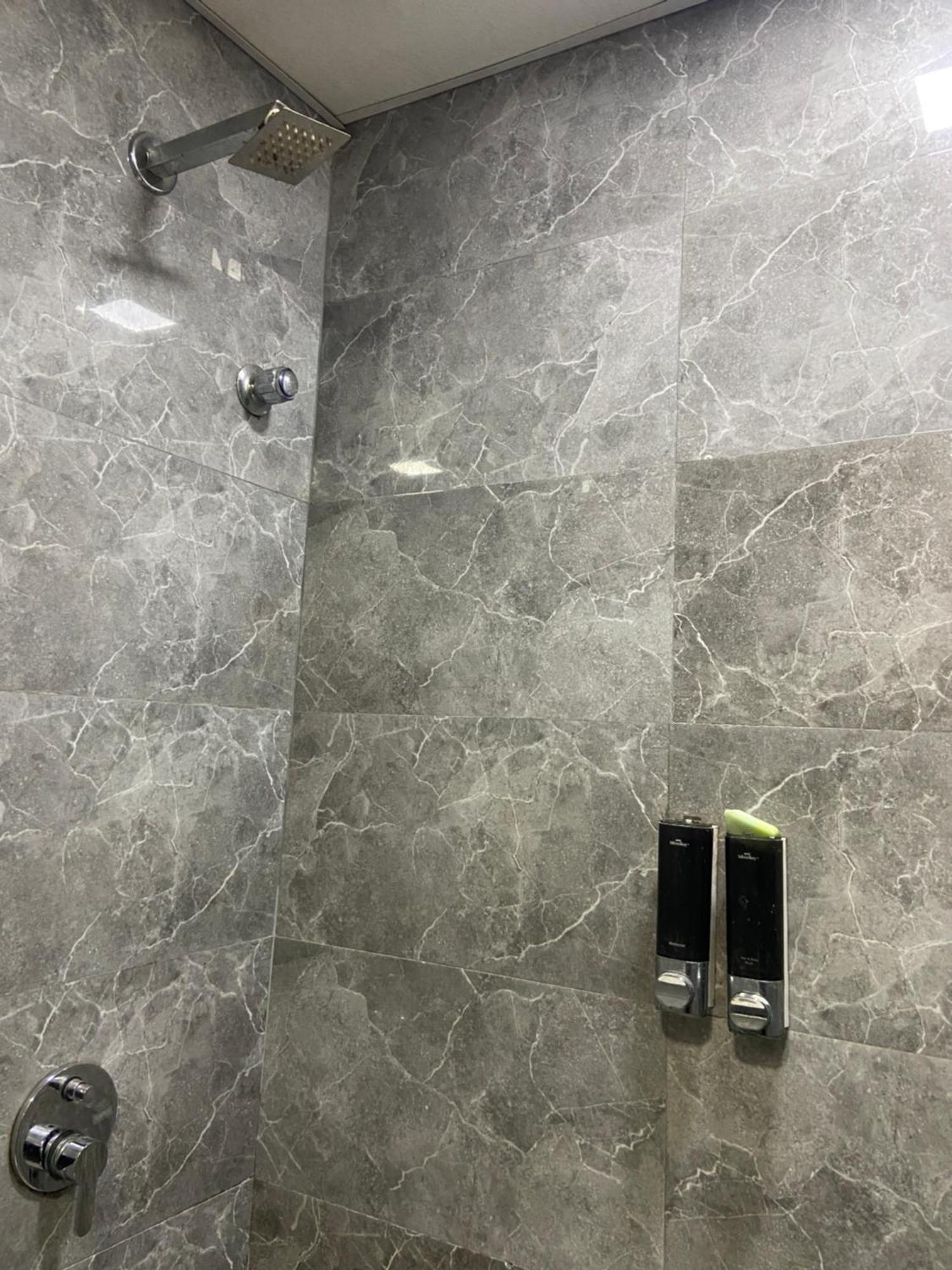 Hotel Blue Wellington - Near Mumbai Airport מראה חיצוני תמונה