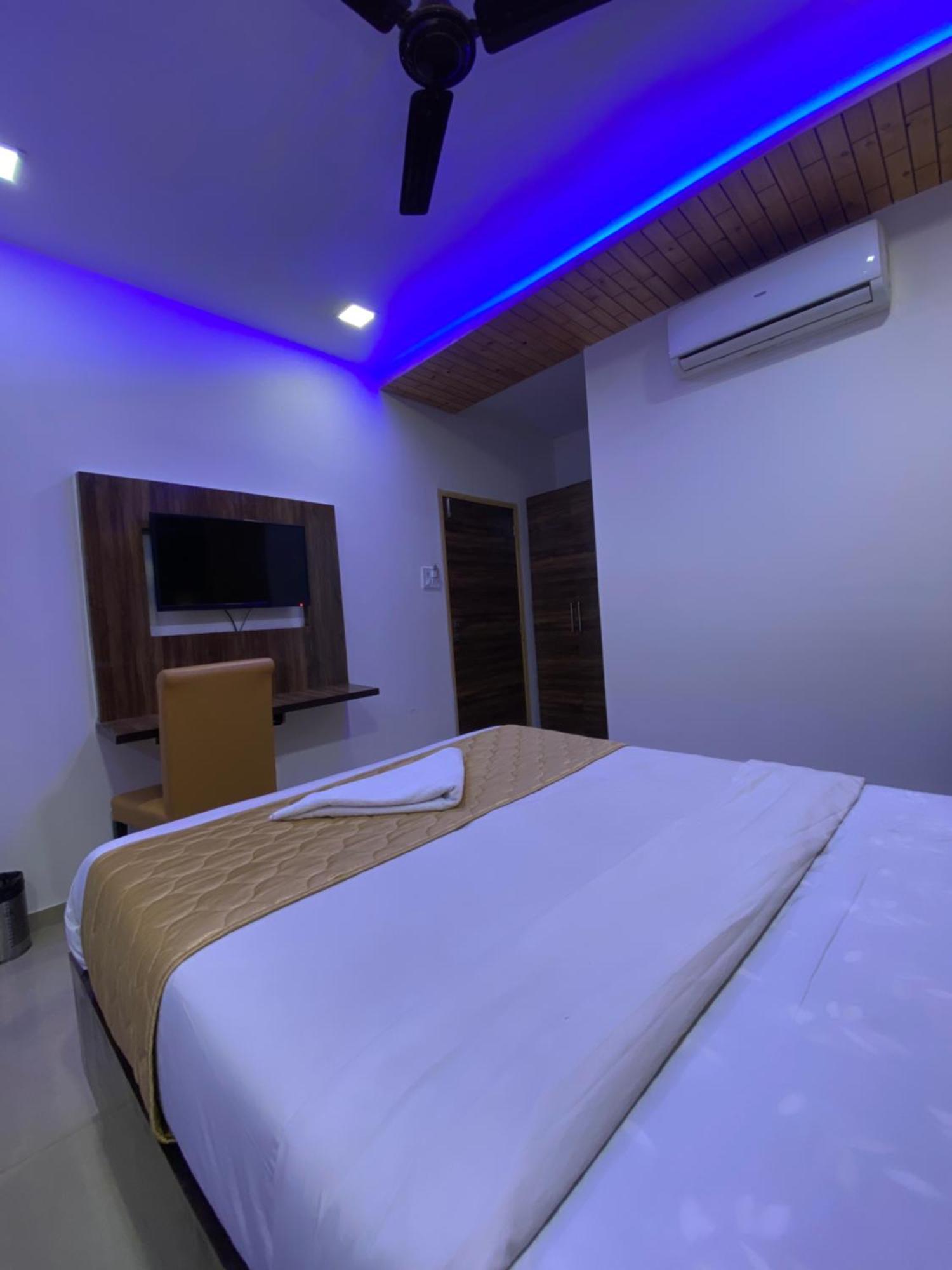 Hotel Blue Wellington - Near Mumbai Airport מראה חיצוני תמונה