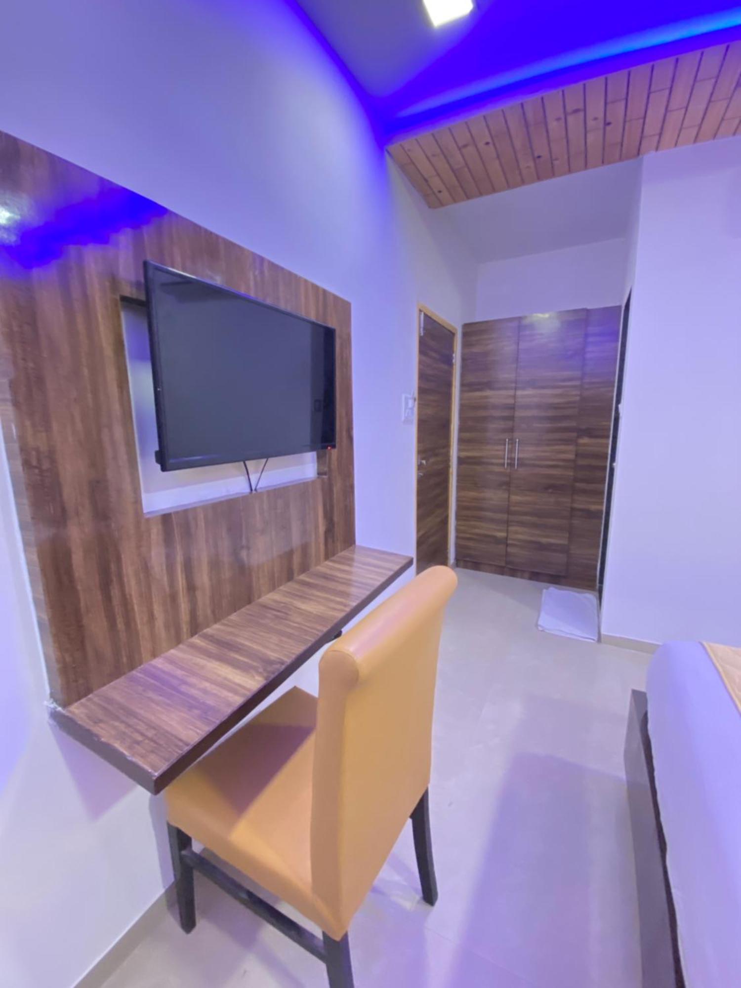 Hotel Blue Wellington - Near Mumbai Airport מראה חיצוני תמונה