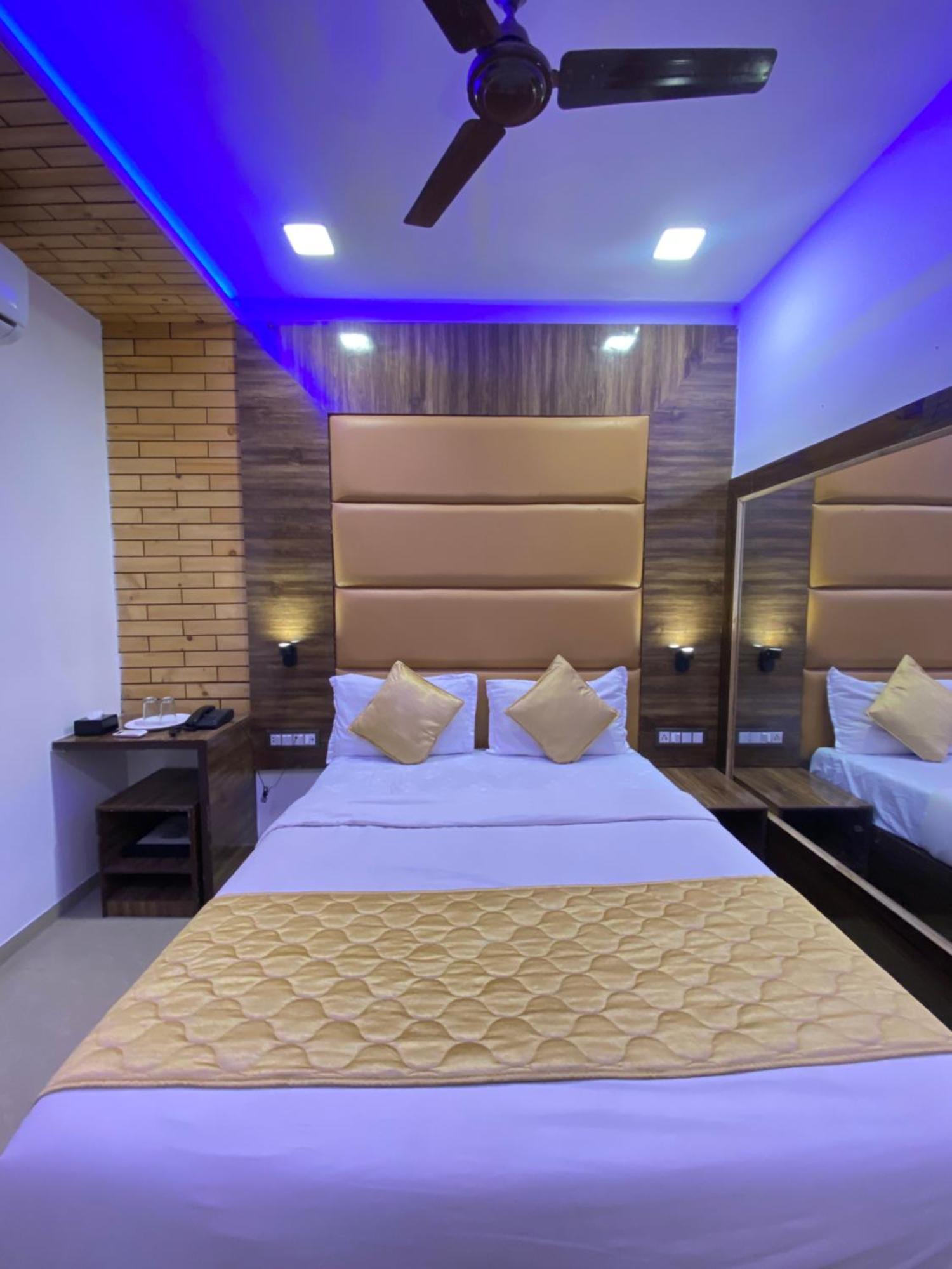 Hotel Blue Wellington - Near Mumbai Airport מראה חיצוני תמונה