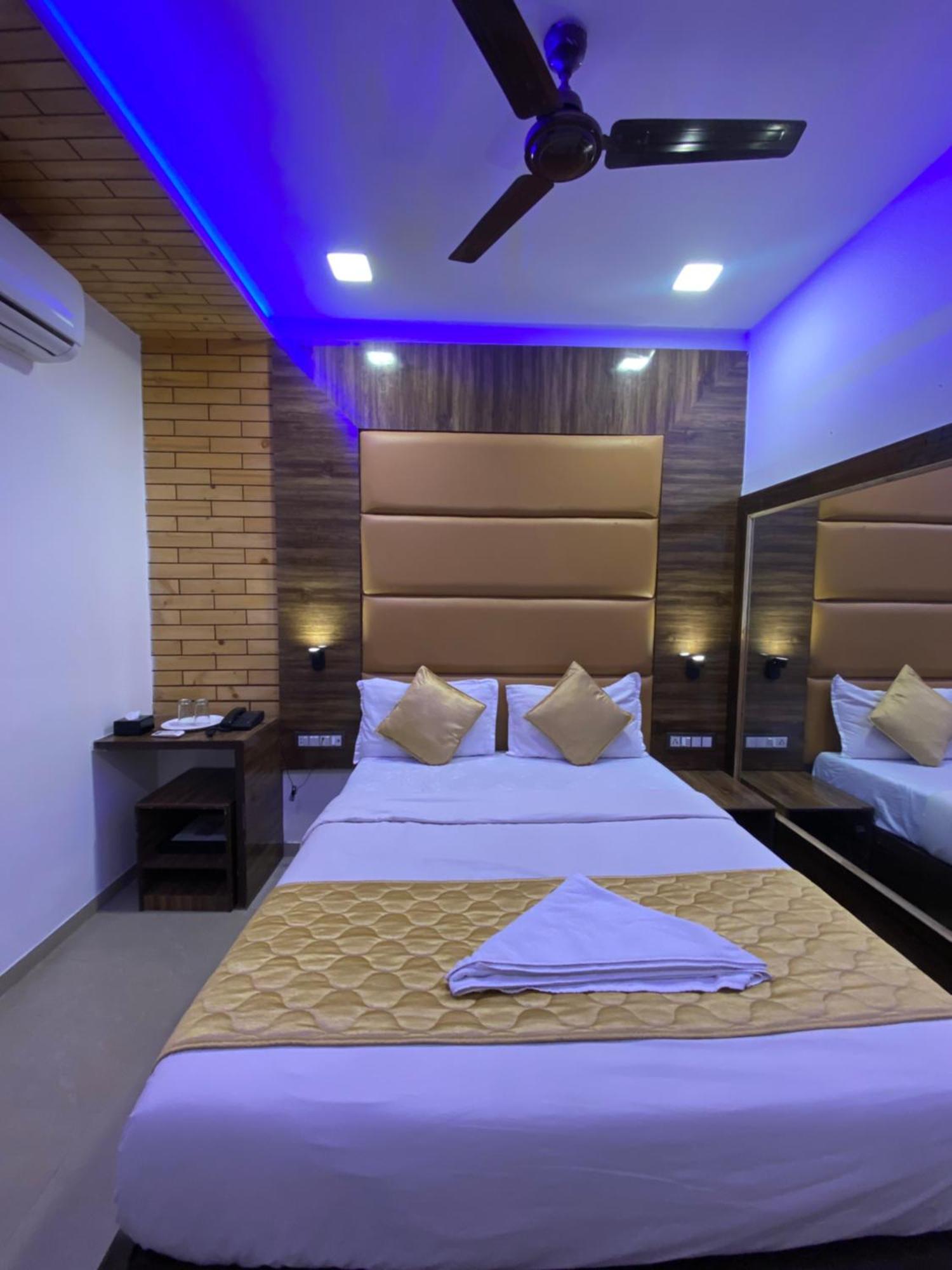 Hotel Blue Wellington - Near Mumbai Airport מראה חיצוני תמונה