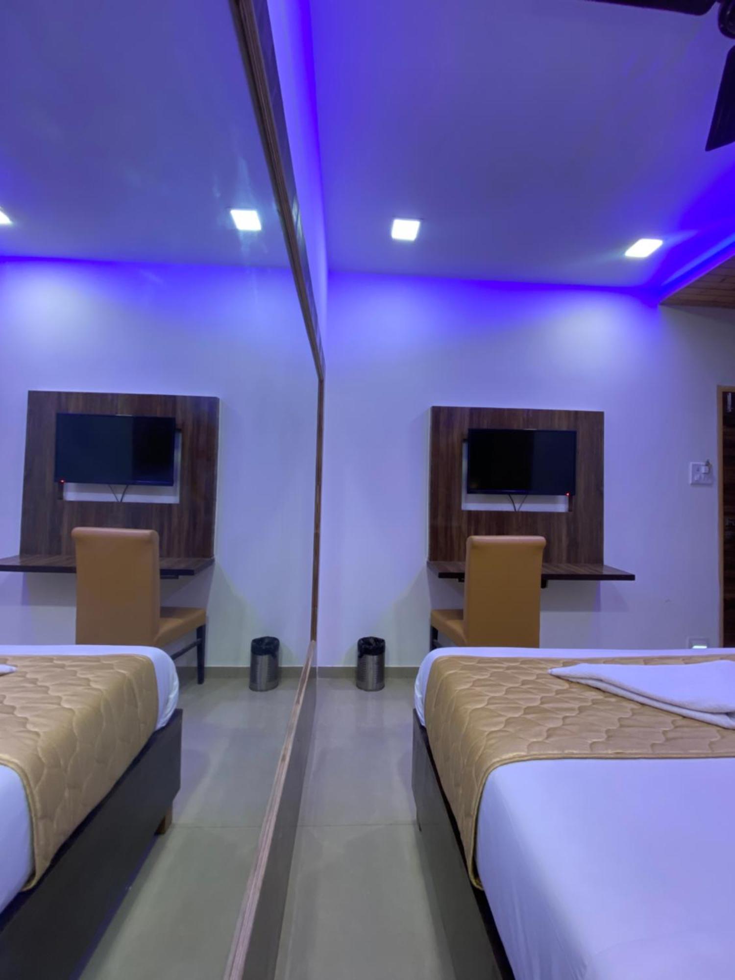 Hotel Blue Wellington - Near Mumbai Airport מראה חיצוני תמונה